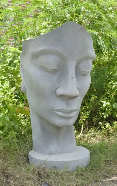 Artikelbild 2 des Artikels “Dilan - Gesicht mit Blick nach links, 120 cm H | Steinguss “